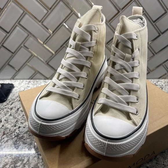 Beige Hightop Sneakers 🍄‍🟫 - Picture 2 of 3